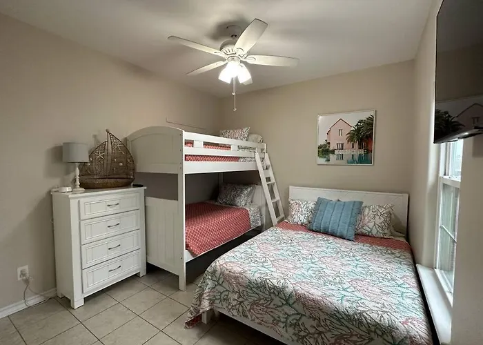 Barefoot Bungalow - Pet Friendly- 2 Bdrm Townhome